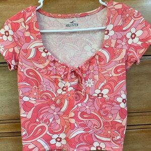 Hollister Coral Pink and White Floral Short Sleeve Top, Size Small